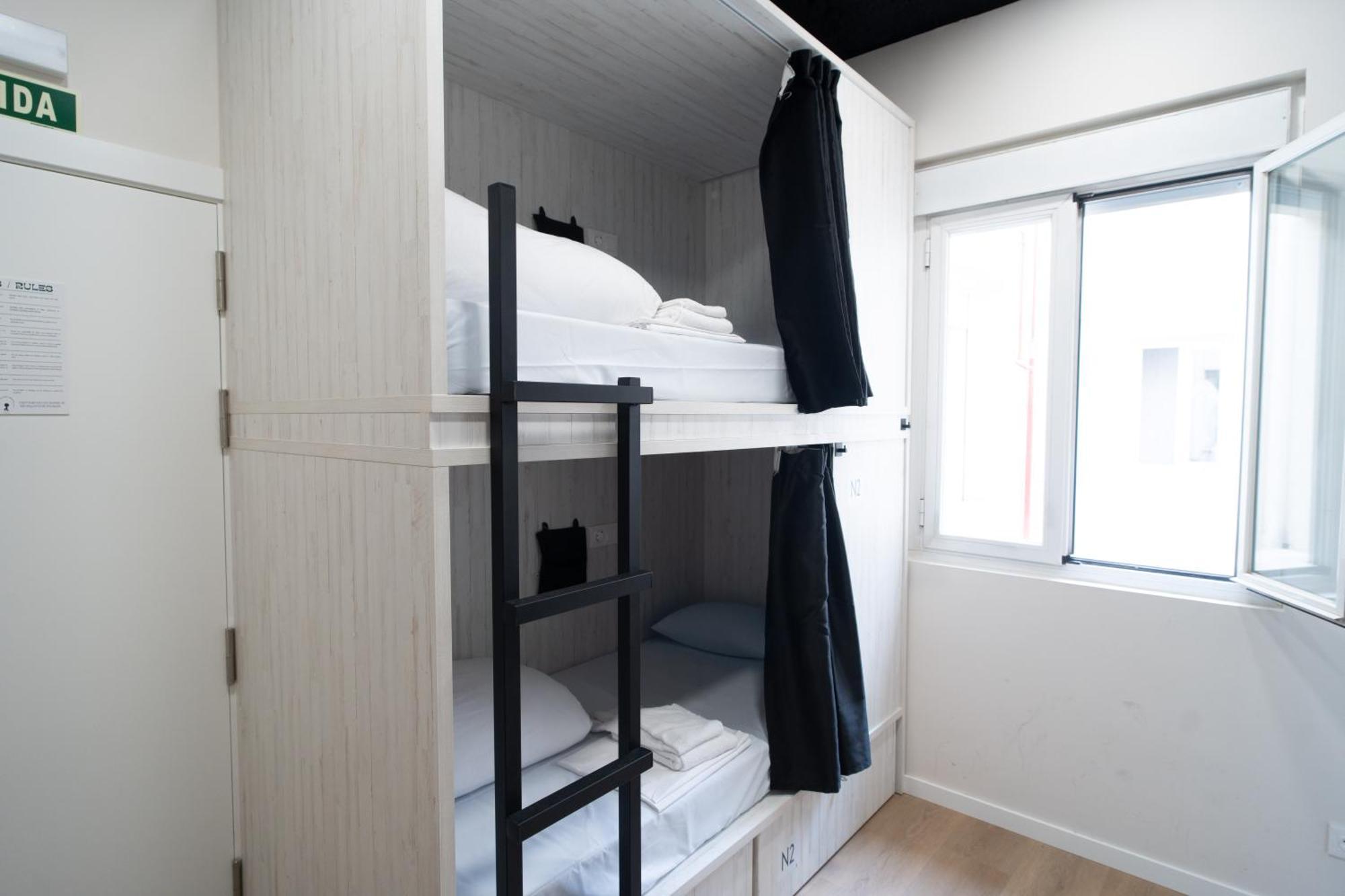 Adventure Hostel Madrid Exterior photo