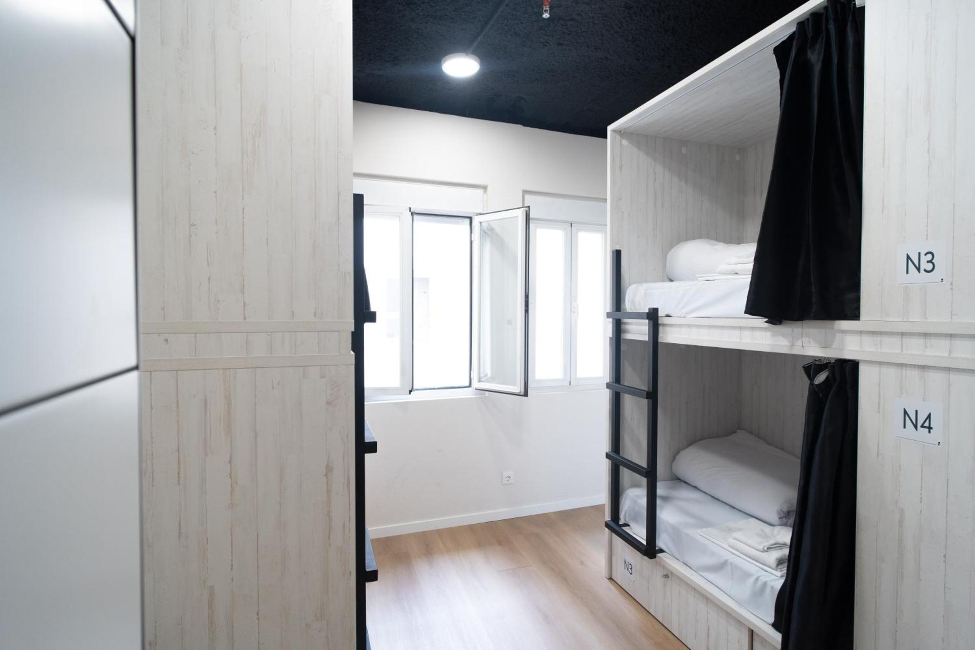 Adventure Hostel Madrid Exterior photo